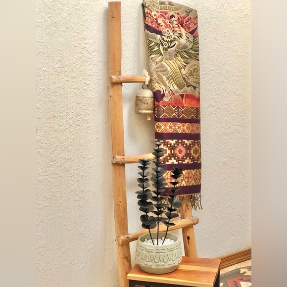 Aztec Calendar Runner with Tasseled Ends - Picture 4 of 7